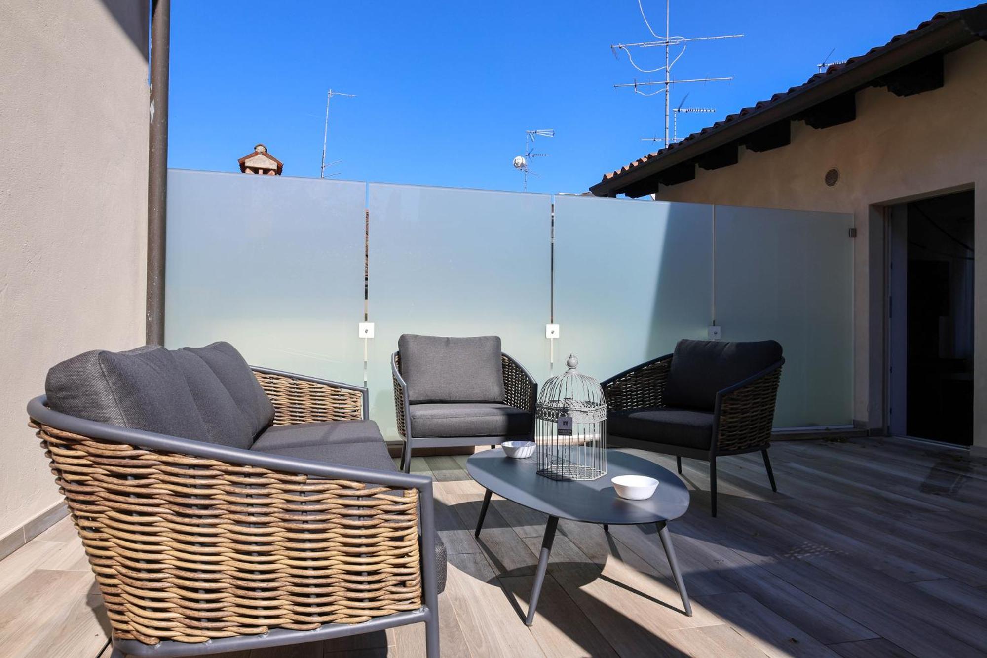 Vicolo Dei Signori Lägenhet Desenzano del Garda Exteriör bild